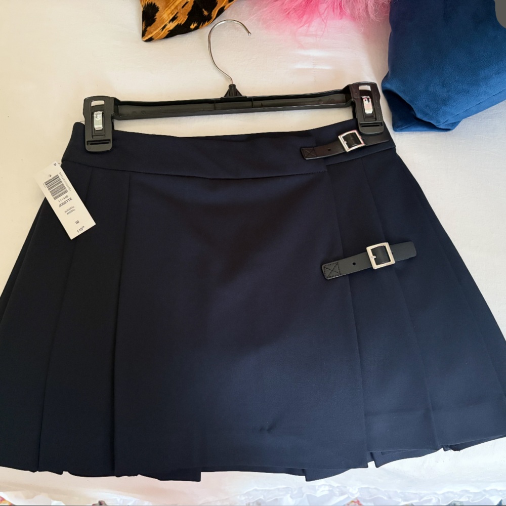 Aritzia pleated skirt NWT